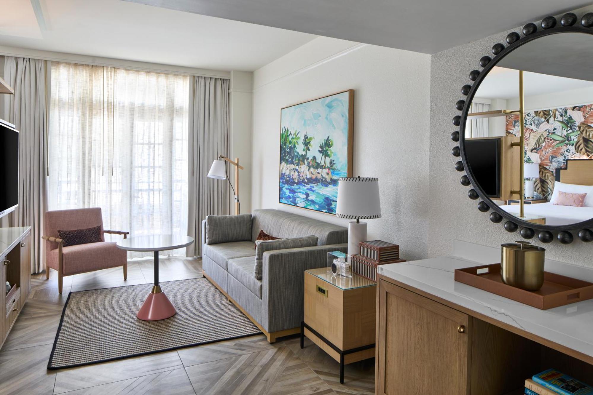 1 Bedroom Suite 1 King Sofa bed City View Balcony