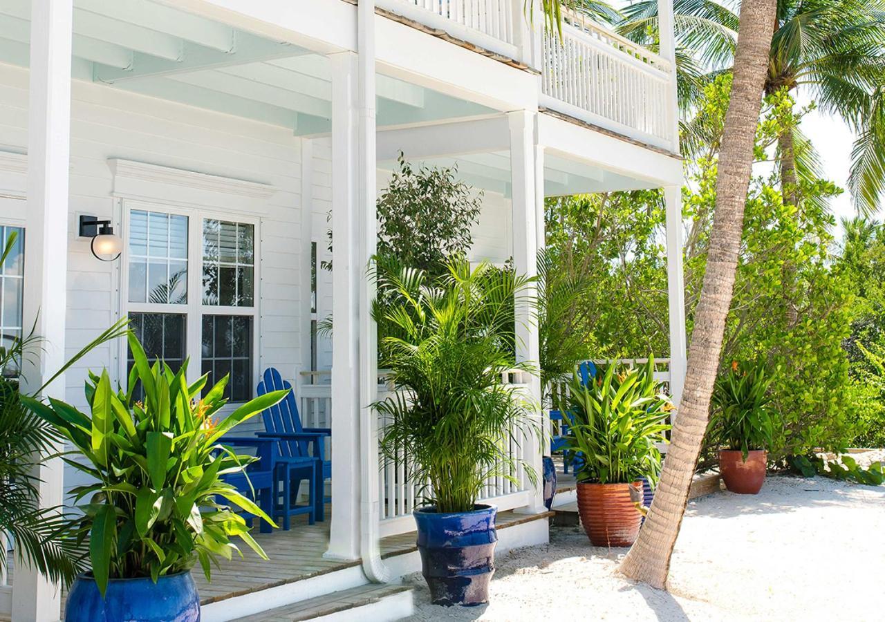 Three-Bedroom Villa Waterfront